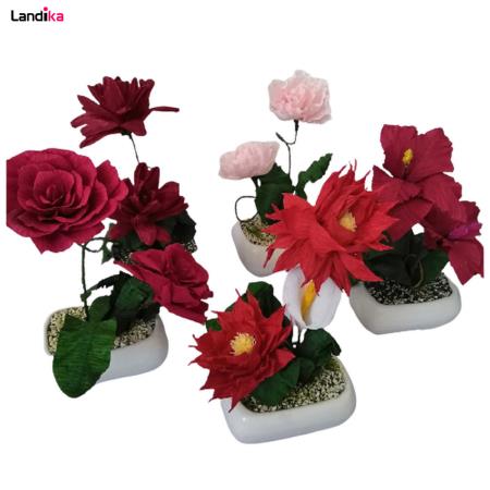 گلدان به همراه بوته سه گل باغچه ای